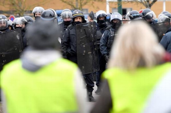 Censure de l'interdiction administrative de manifester : un camouflet pour Macron