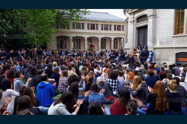 1000 en AG à l'université Lyon 2 : les étudiants revotent le blocage et l'occupation !