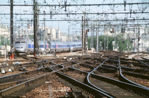 Malgré un rapport accablant sur l'état du réseau SNCF, Borne manque de respect aux victimes de Brétigny 