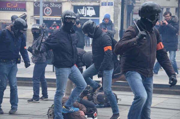 Ce 22 mars à Nantes : "Des grenades entières ont explosé sur les jambes de deux personnes"
