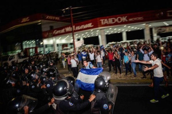 Nicaragua : Ortega annonce la révocation de la réforme des retraites, après les protestations et plus de 30 décès.