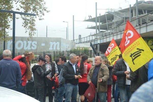 Bordeaux : Rassemblement contre le licenciement de Laurent, cheminot de Bayonne