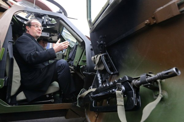 Hollande : une intervention militaire par an