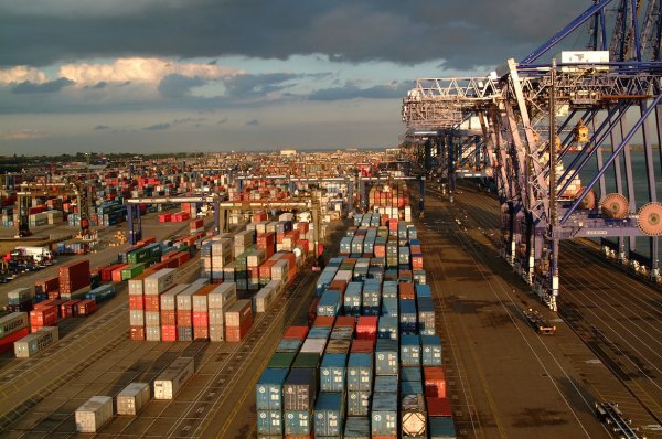 Face à l'inflation, les dockers du plus gros port de fret anglais en grève à partir de dimanche