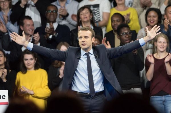 Macron et son programme, la stratégie de l'homme providentiel