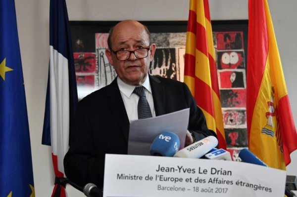 Jean-Yves Le Drian fait jouer la diplomatie pour inscrire deux de ses petits-enfants au lycée français de Barcelone