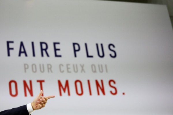 Avec son Revenu Universel d'Activité, Macron annonce sa conception du modèle social français