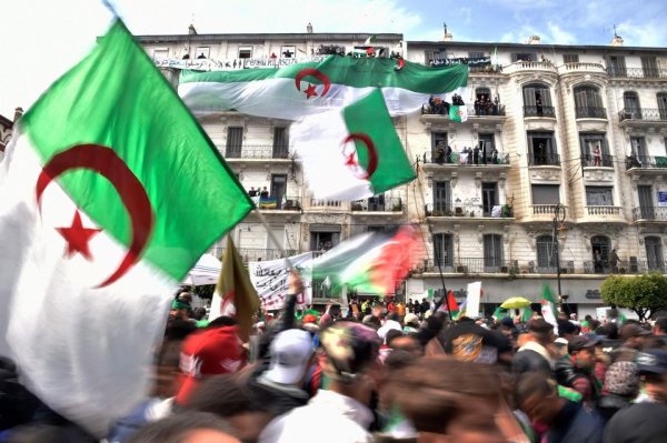 Algérie. Bouteflika forcé à démissionner : c'est avec tout le régime qu'il faut en finir !