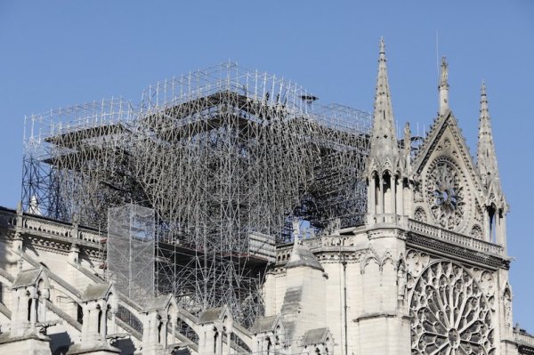 Macron entend légiférer par ordonnances pour reconstruire Notre-Dame en cinq ans
