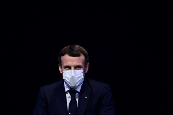 Troisième confinement : Macron temporise sous pression du MEDEF et de la droite