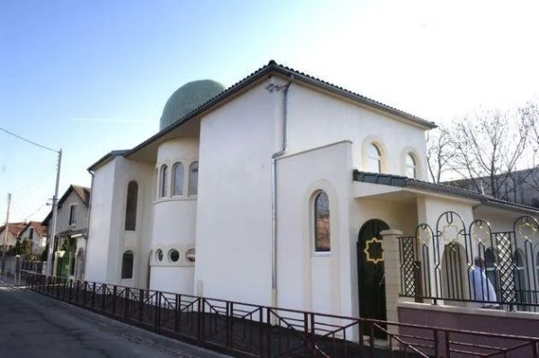 Islamophobie : la mosquée de Bondy vandalisée, Darmanin est responsable
