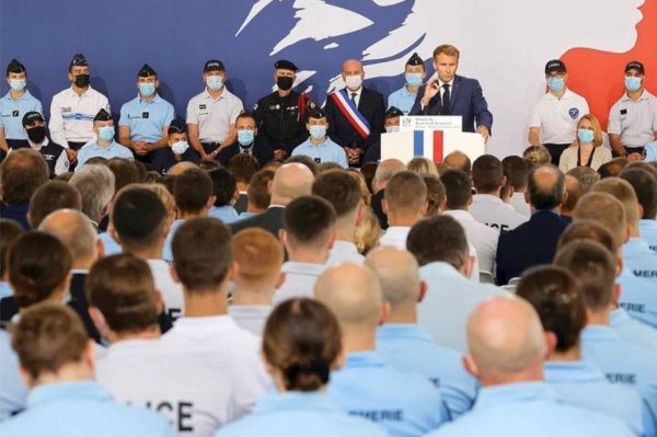 Doublement des policiers sur le terrain en 10 ans : Macron prépare son offensive anti-sociale pour l'après-2022