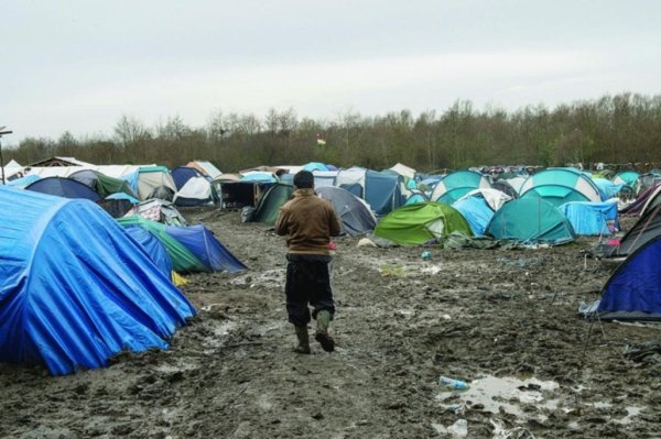 Des camps « humanitaires » pour les migrants, solutions ou illusions ?