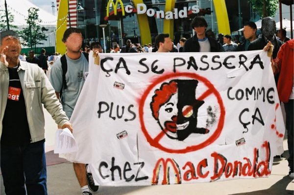 Mobilisation pour un salaire décent chez McDonald's à Paris ce mercredi