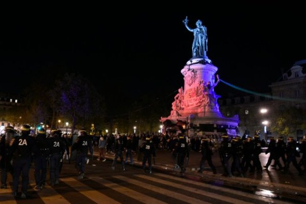 Nuit debout à République. L'ultime provocation policière le soir du 1er mai, le 2 mai la Préfecture durcit le ton