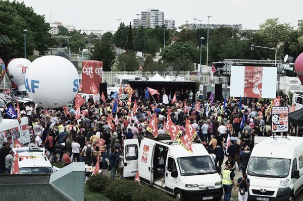 2 000 personnes à Bobigny en soutien aux « arracheurs de chemises » d'Air France 