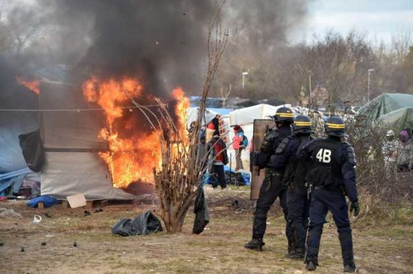 Evacuation de la « jungle » de Calais. Défendre les migrants