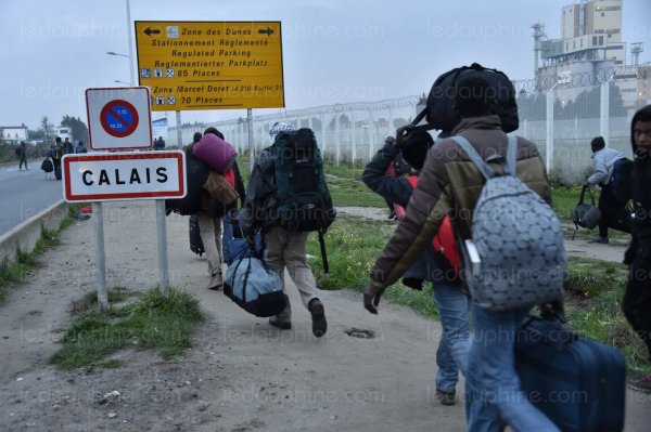 Fin de Calais. Les réfugiés quittent les centres d'accueil pour rejoindre l'Angleterre