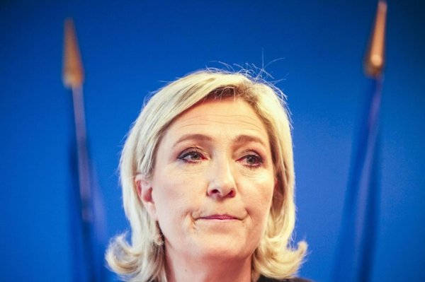 Désordre au Front. Marine Le Pen entourée de repris de justice ? 