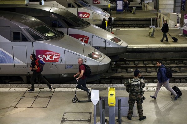 Panne à Montparnasse : le gouvernement cherche à justifier par tous les moyens la casse du rail