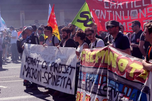 Les 3 et 4 mai, les cheminots, et les étudiants, Air France et les profs prennent la rue malgré la répression ! 