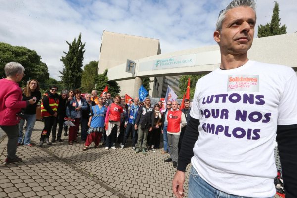 Des dizaines de centres des Finances publiques en grève et mobilisés contre Macron