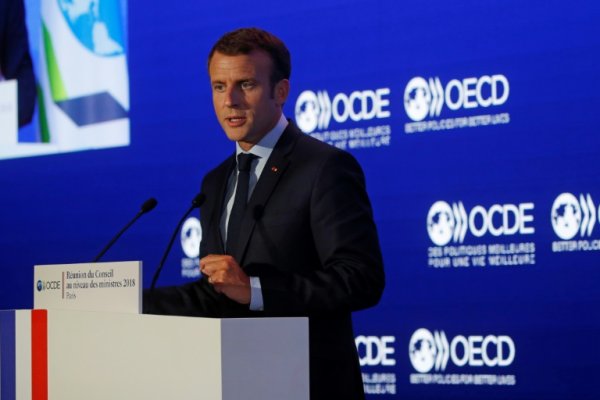 Macron à l'OCDE essaye de donner de la voix. Mais ne convainc pas