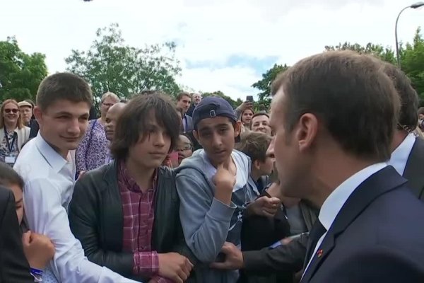Macron déraille face à un collégien : "Si tu veux faire la révolution, tu apprends d'abord à avoir un diplôme et à te nourrir toi-même".