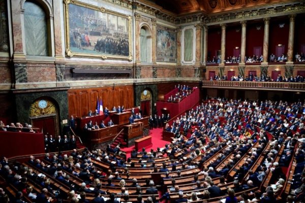 Congrès de Versailles : moins serein, Macron infléchit son discours