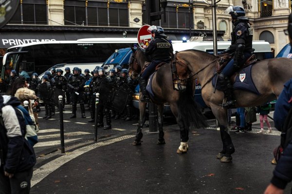 Réunion à l'Elysée : des syndicats de police réclament le « renfort » de l'armée