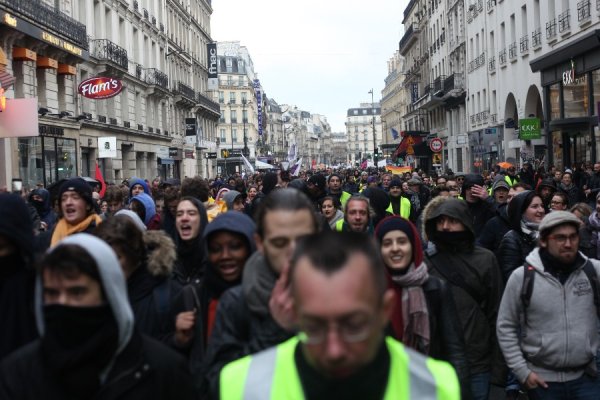 Communique du NPA. La répression intense n'a pas empêché la mobilisation. Macron doit céder !