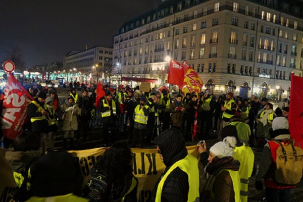 Rassemblement en soutien aux gilets jaunes à Berlin : « la solidarité est notre arme »