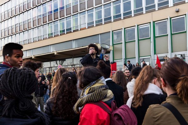 Le président de l'Université de Nanterre interdit l'accès à la fac à deux syndicalistes étudiants !