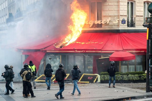 Fouquet's incendié, pluie de mauvaises notes sur TripAdvisor : “c'est le coup de feu”