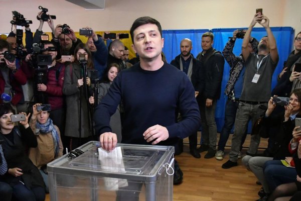 Ukraine : le comique Volodymyr Zelensky remporte le premier tour des présidentielles