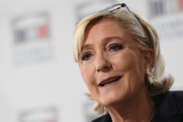 Marine Le Pen compare les migrants à des éoliennes