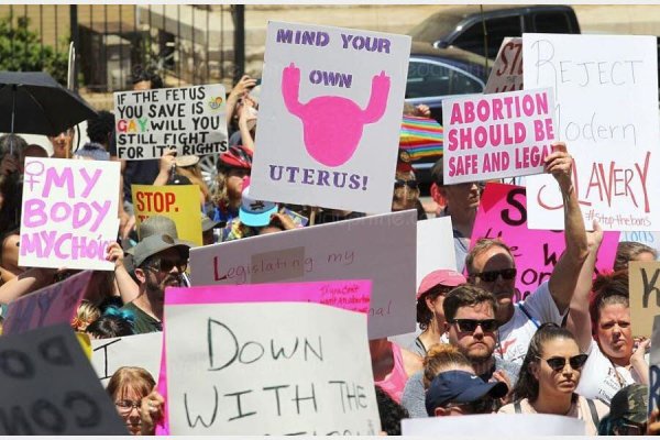 Abolition de l'IVG : Trump promet, les conservateurs s'en emparent