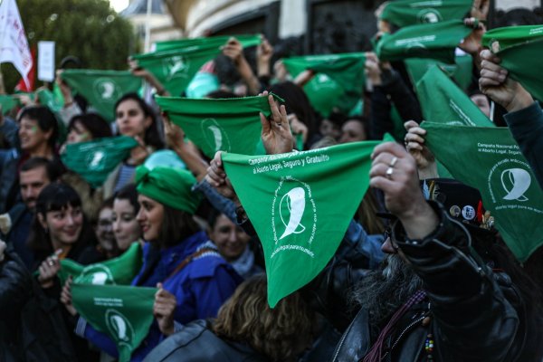 Des « Foulards verts » en soutien à la lutte pour le droit à l'avortement en Argentine 