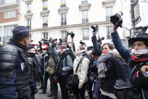 VIDEO. Des journalistes du Collectif Reporter arrêtés et fouillés avant même le début de manifestation ! 