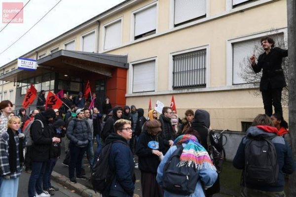  Lycéens réprimés à Angers : les enseignants en grève se solidarisent