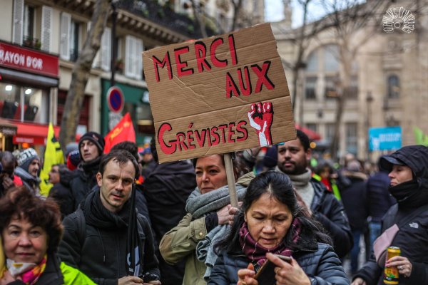 Bataille de l'opinion : “le vrai bon soutien à la grève, il est faible” selon Christophe Barbier 