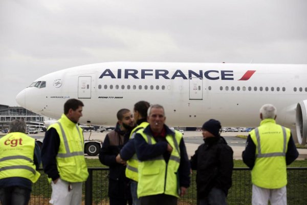 Air France. Le gouvernement soutient le plan de licenciements, c'est eux ou c'est nous !