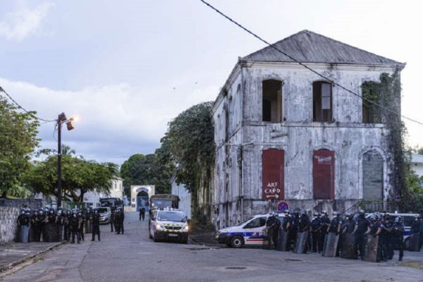 Couvre-feu en Guyane : « La réalité que l'on vit c'est celle des dernières colonies françaises »