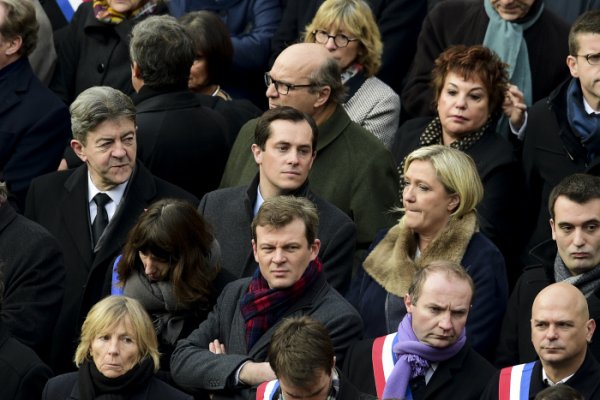Mélenchon et Le Pen côte à côte aux Invalides