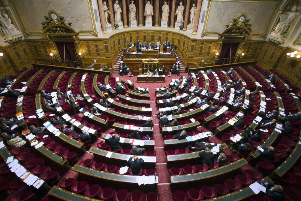 Loi sécurité globale : le Sénat vote le texte liberticide du gouvernement en commission