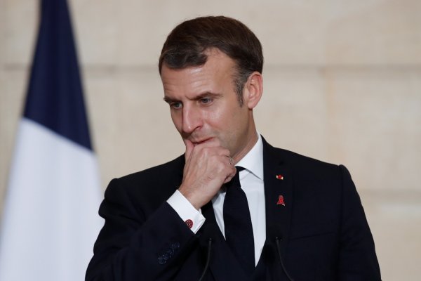 « Aucun méa culpa », « aucun regrets » : Macron défend mordicus sa gestion sanitaire erratique