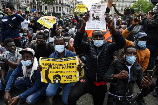 Scandaleux : des militants sans-papiers arrêtés lors du Contre-Sommet Afrique-France 2021 !