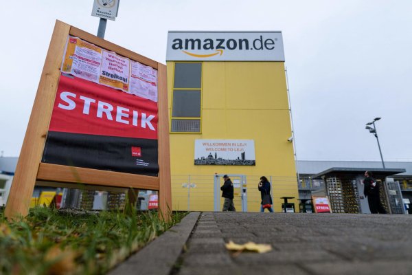 "L'entreprise fait des milliards !" 2500 salariés d'Amazon en grève pour les salaires en Allemagne