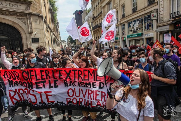Le Poing Levé Lycée lance son collectif révolutionnaire à Paris : réunion publique le 30 juin à 19h !