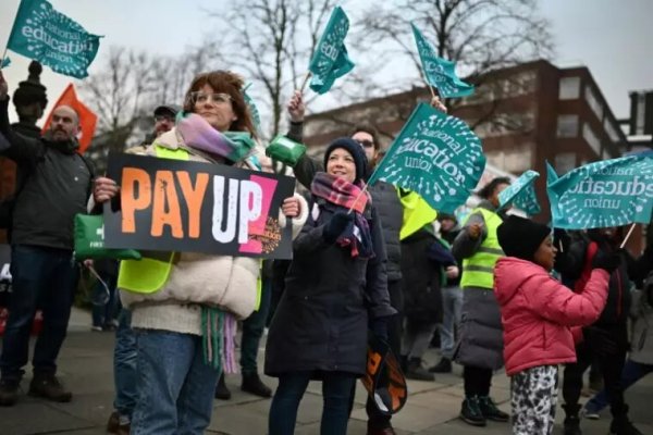 Grève historique au Royaume-Uni : les écoles et les transports massivement mobilisés pour les salaires